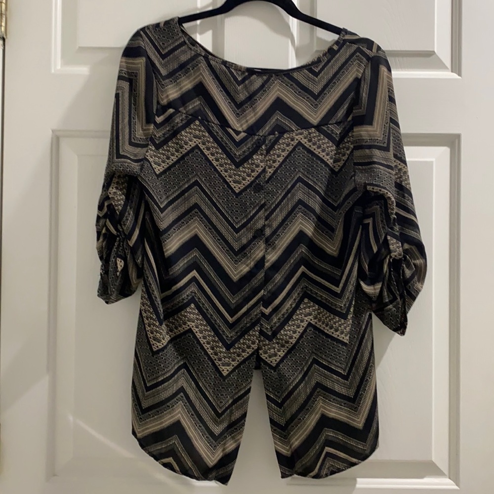 Patterned going out top w/ button down open back
